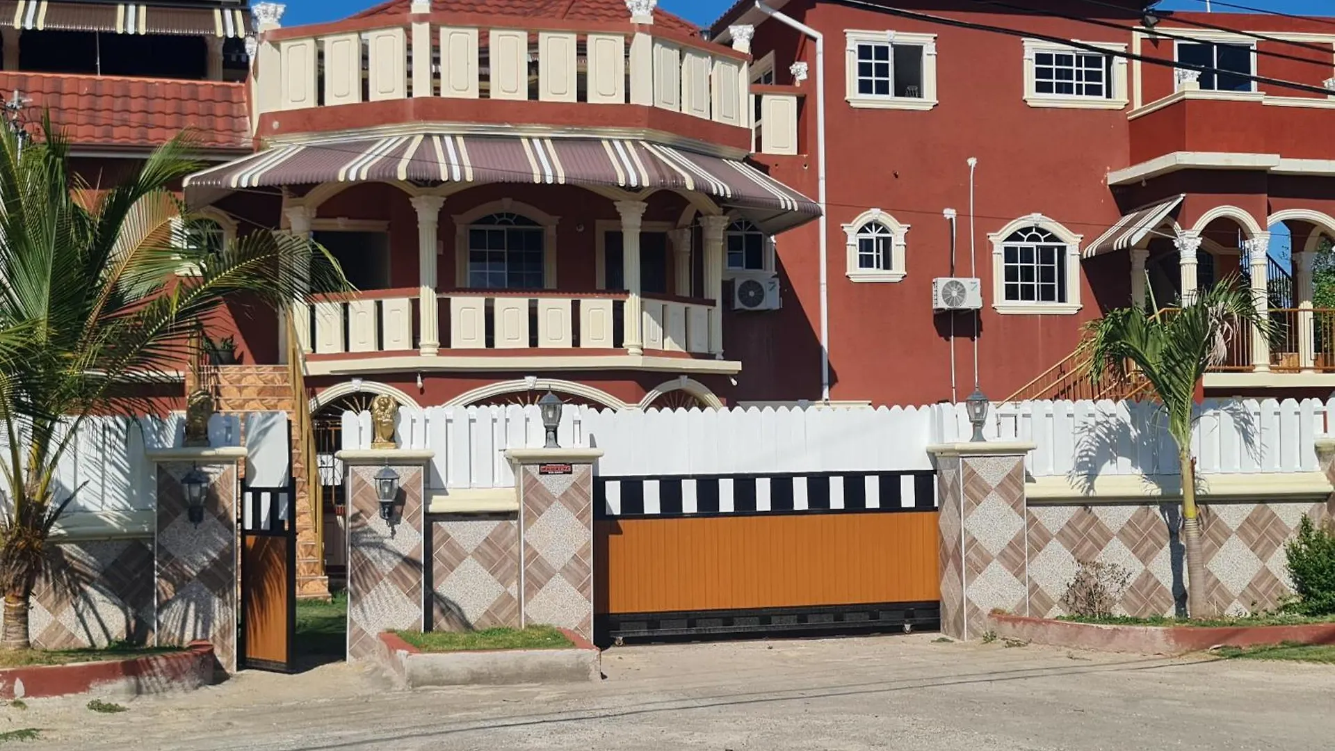 Paradise Place Grande 迪斯卡弗里贝
