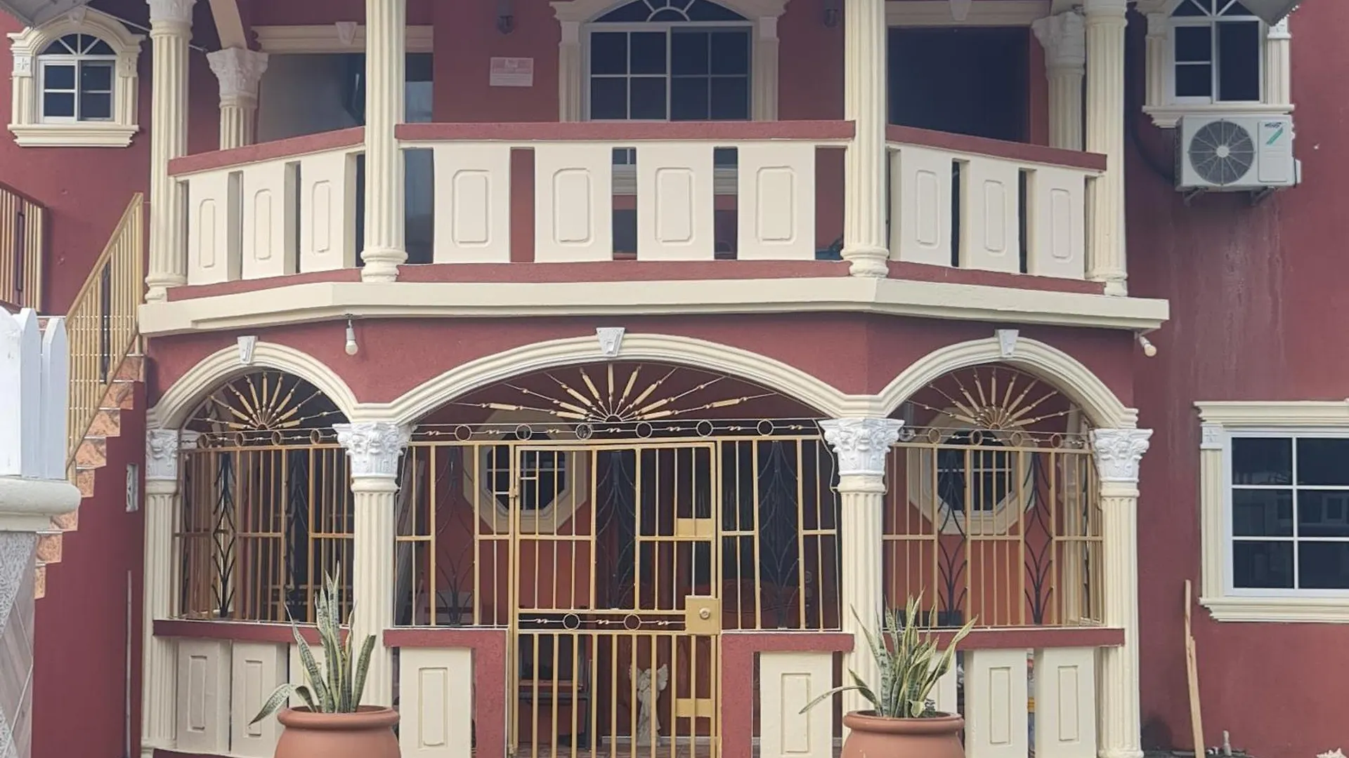 Paradise Place Grande 迪斯卡弗里贝 招待所